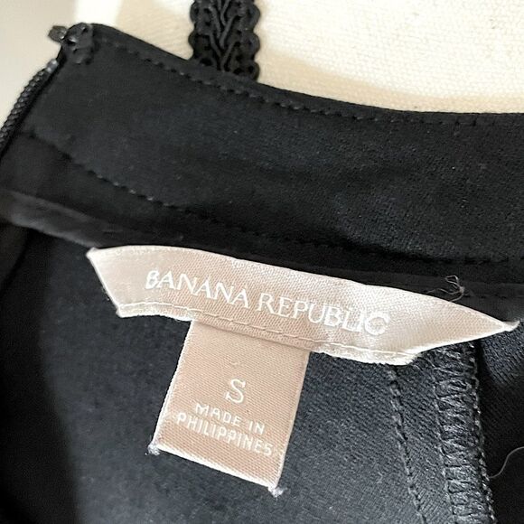 Banana Republic Black Viscose/Nylon/Spandex Blend Top. Size Small. - Picture 7 of 8